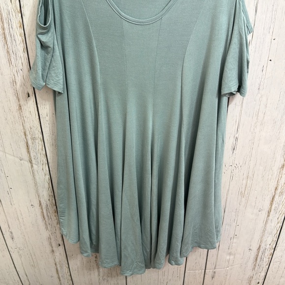 Emerald Cold Shoulder Asymmetrical Blouse - Picture 4 of 8